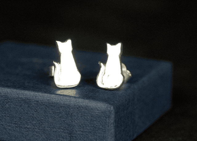 Silver Sleek Catty Ear Studs
